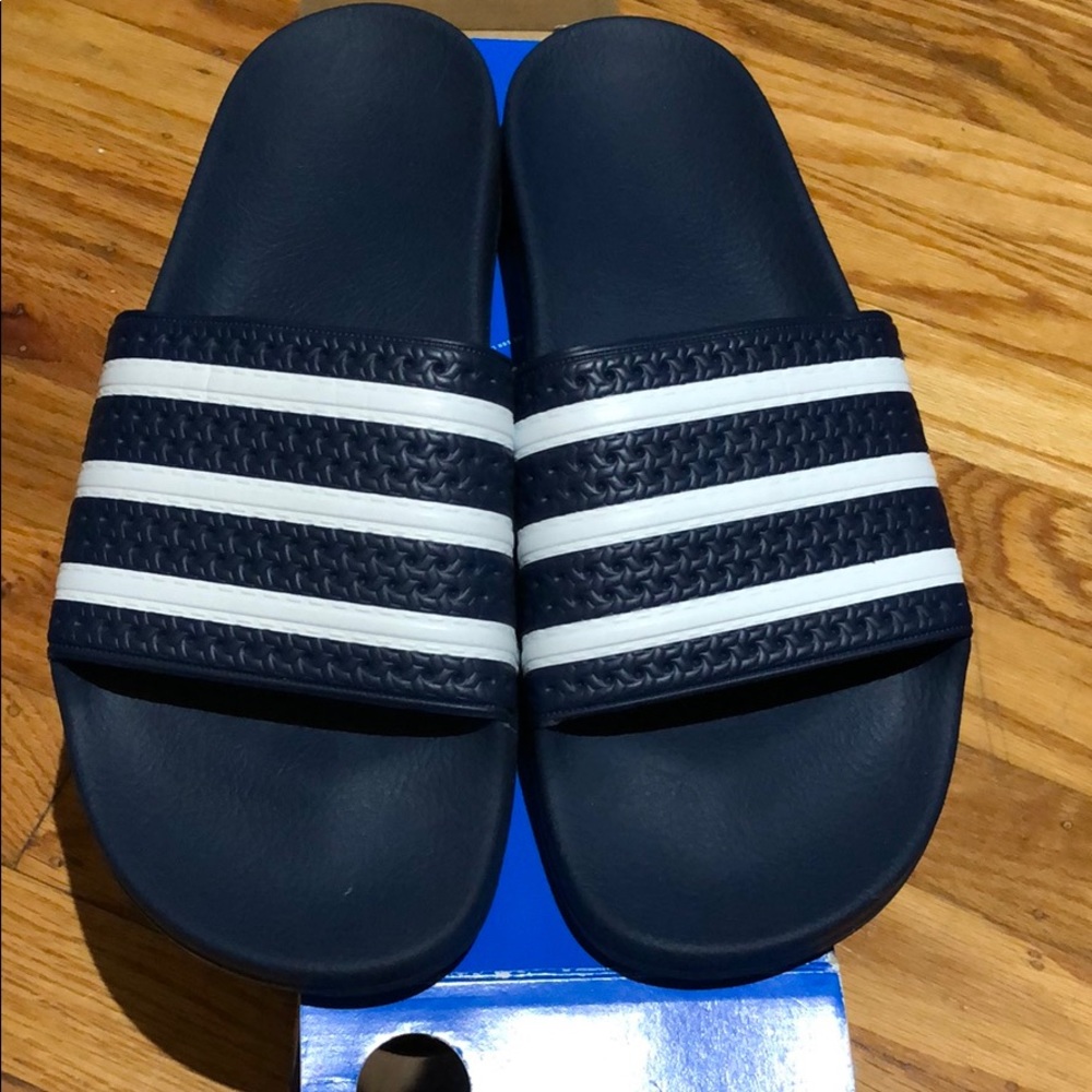 ADIDAS SLIP ON. ADILETTE